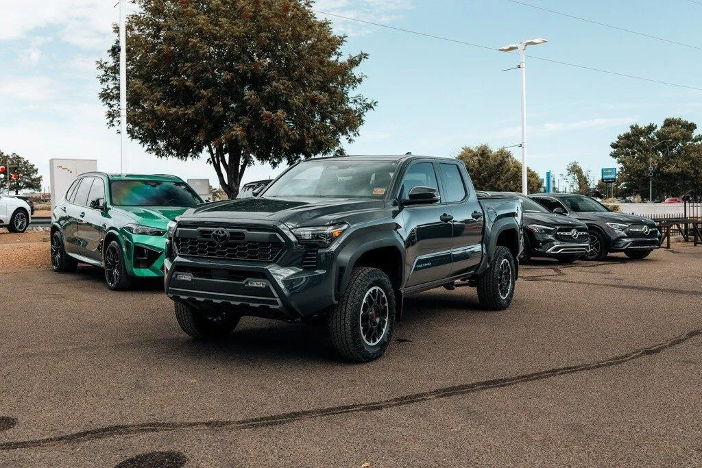 Toyota Tacoma photo 3