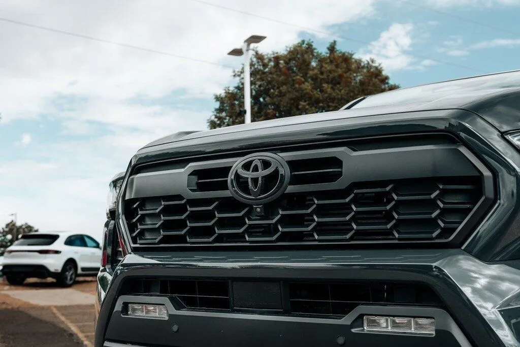Toyota Tacoma photo 10