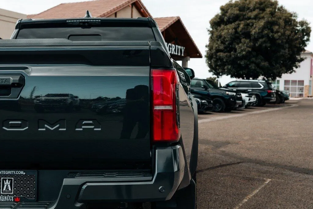 Toyota Tacoma photo 15