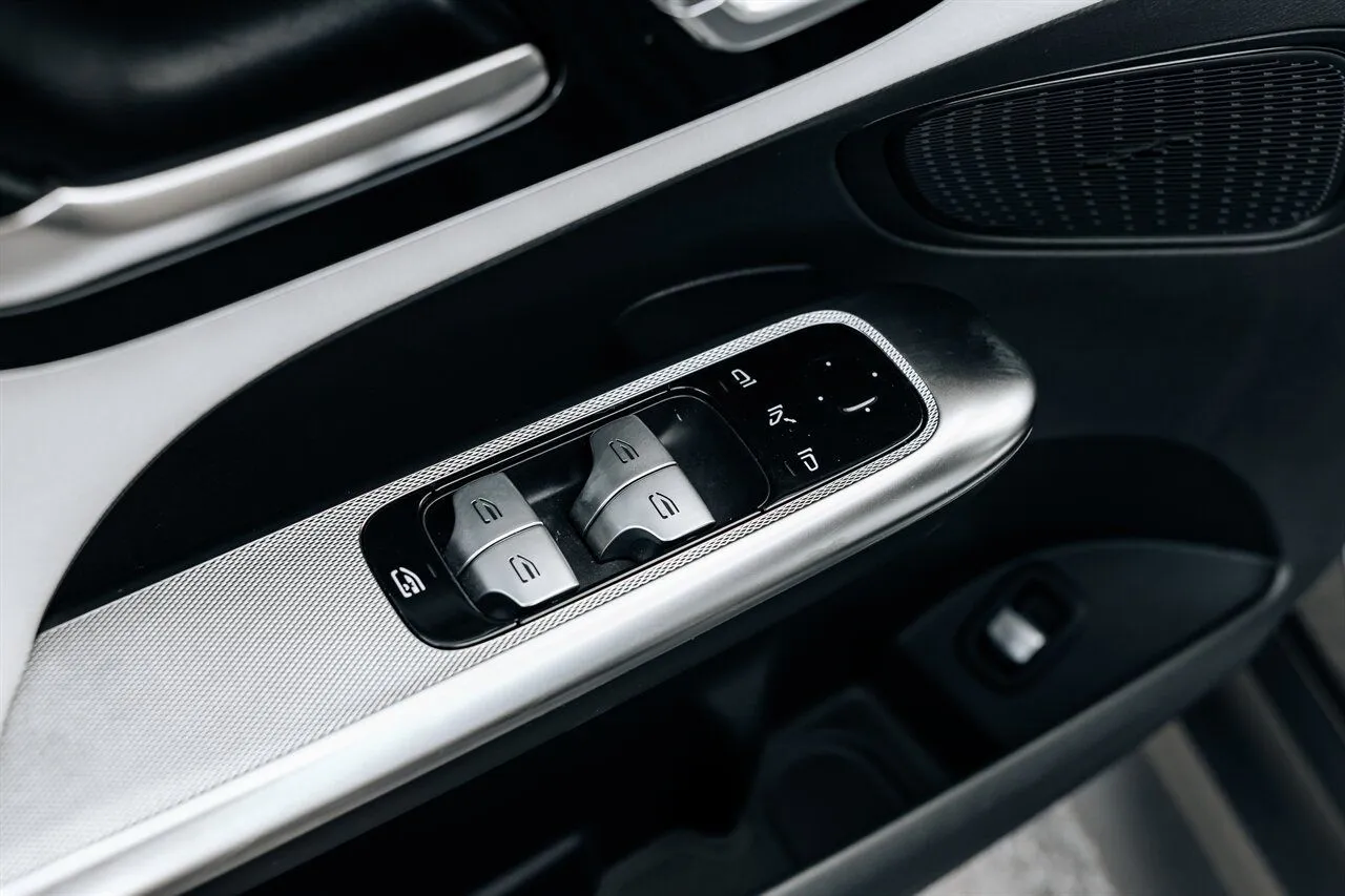 Mercedes-Benz GLC photo 22