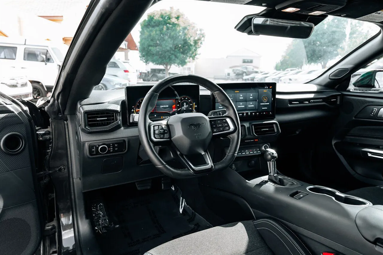 Ford Mustang photo 16