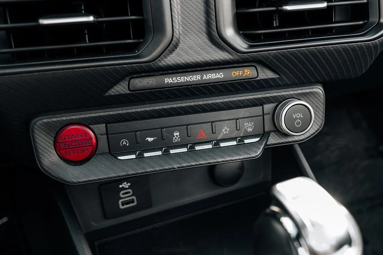 Ford Mustang photo 33