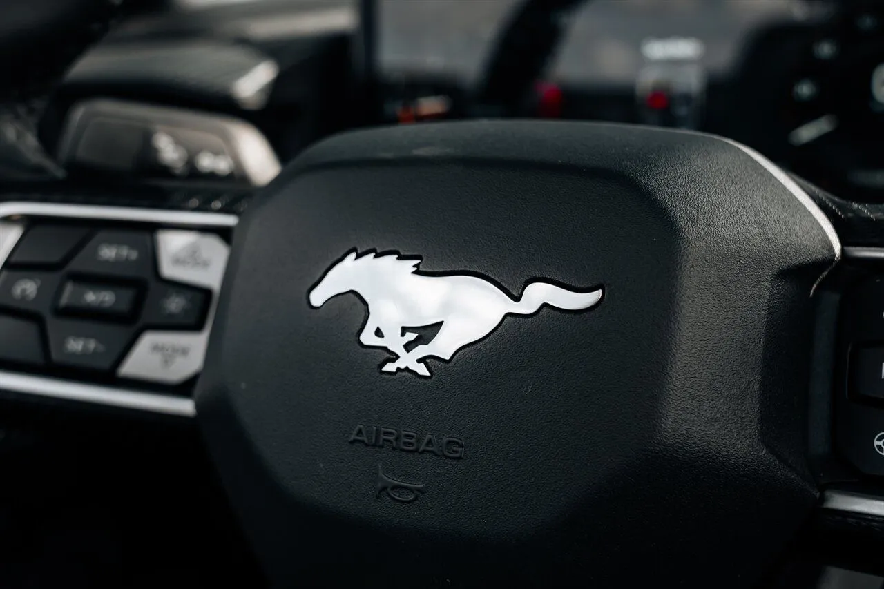Ford Mustang photo 26