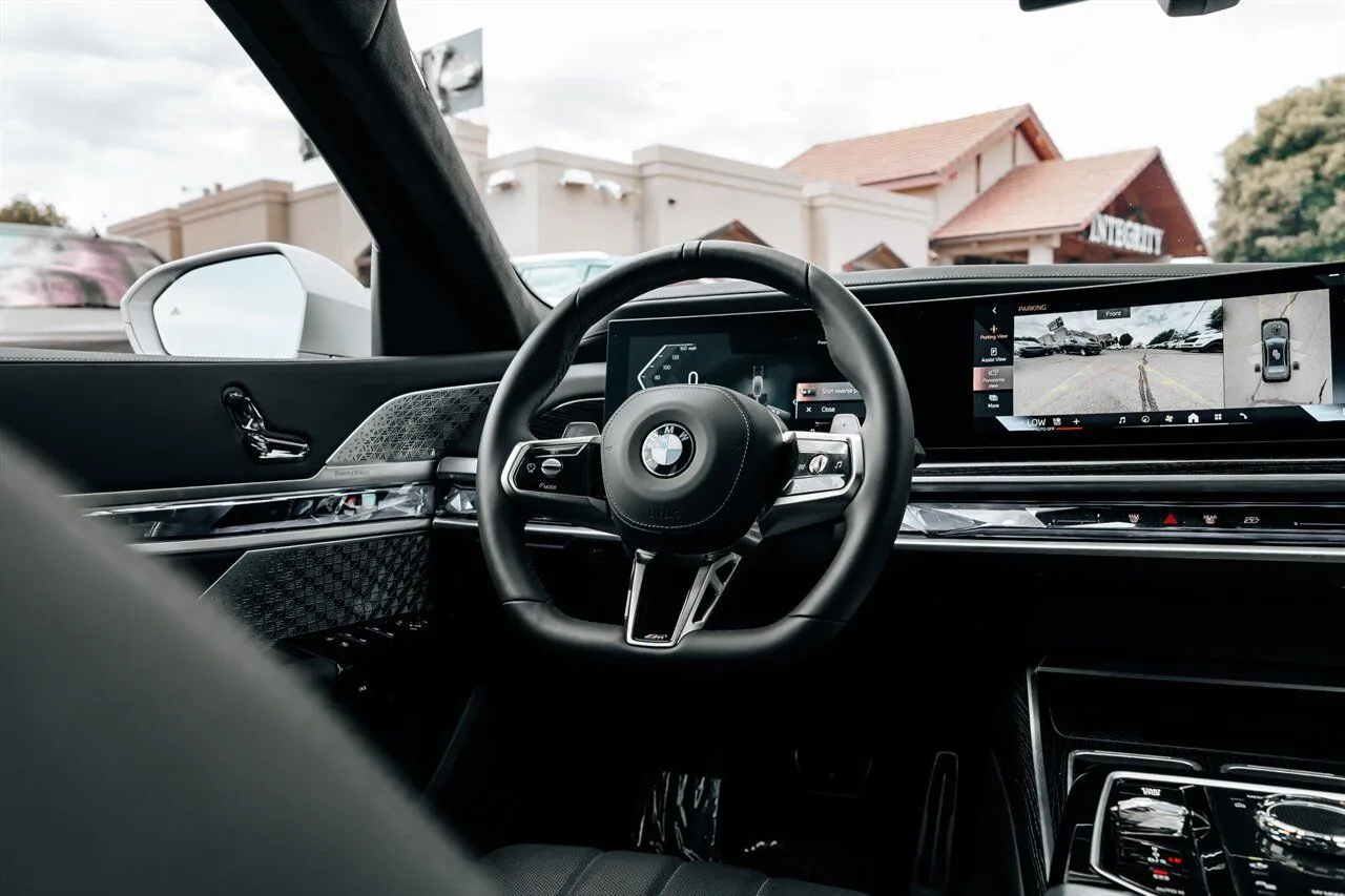 BMW 7 Series photo 25