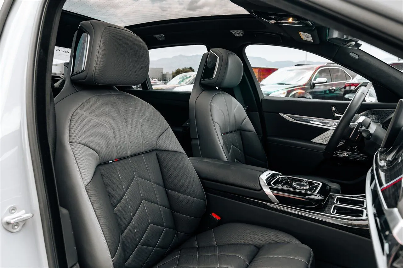 BMW 7 Series photo 55