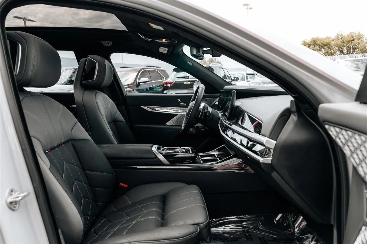 BMW 7 Series photo 54