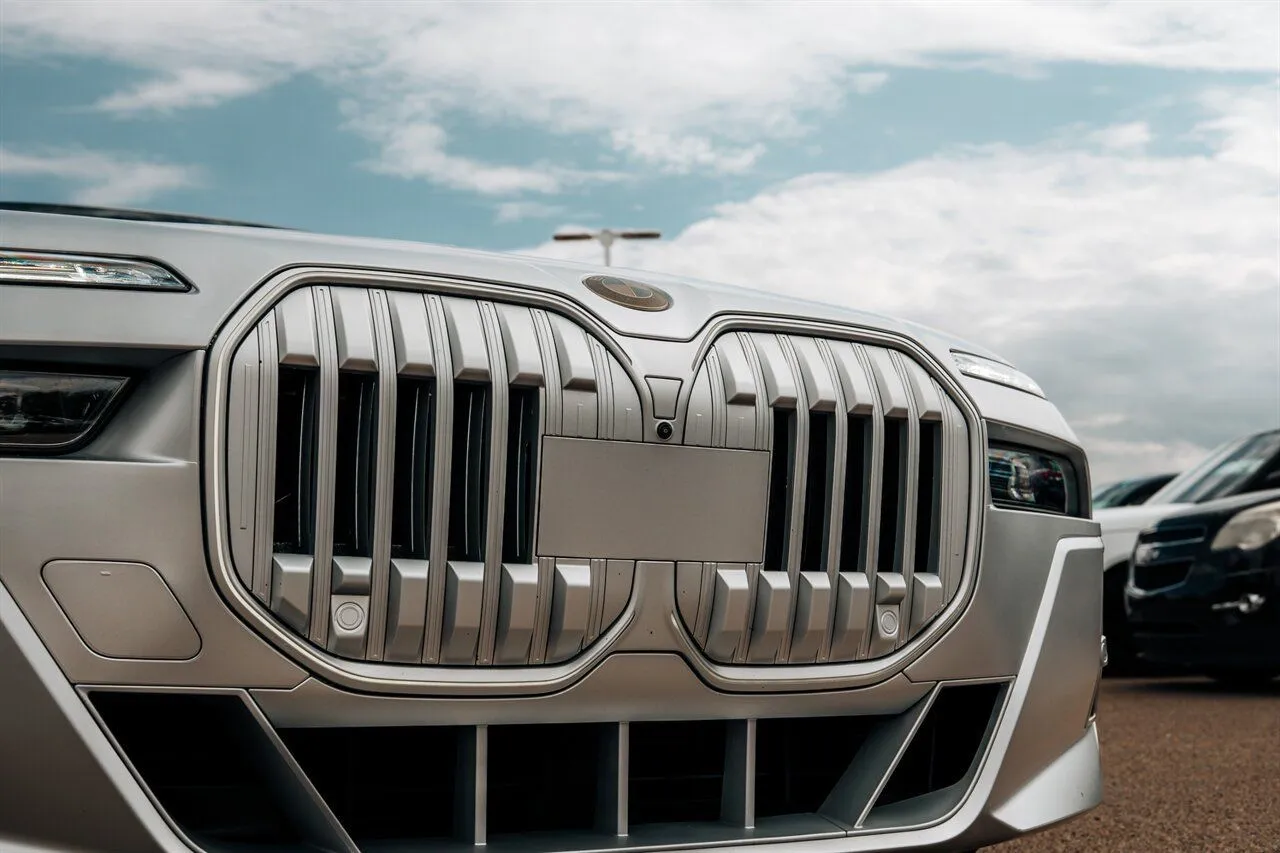 BMW 7 Series photo 13