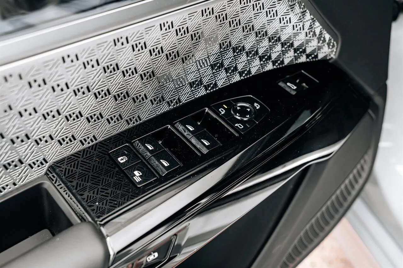 BMW 7 Series photo 22