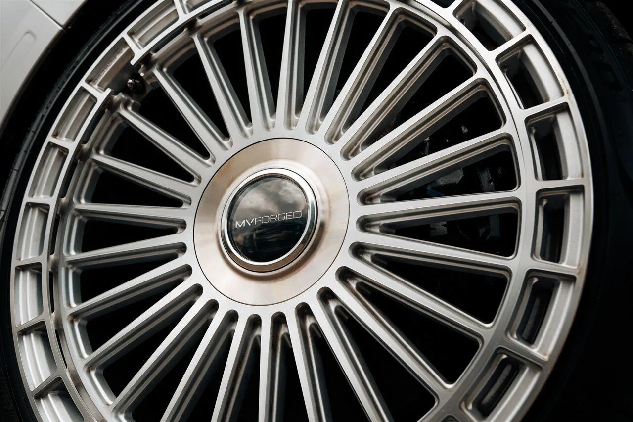 BMW 7 Series photo 12