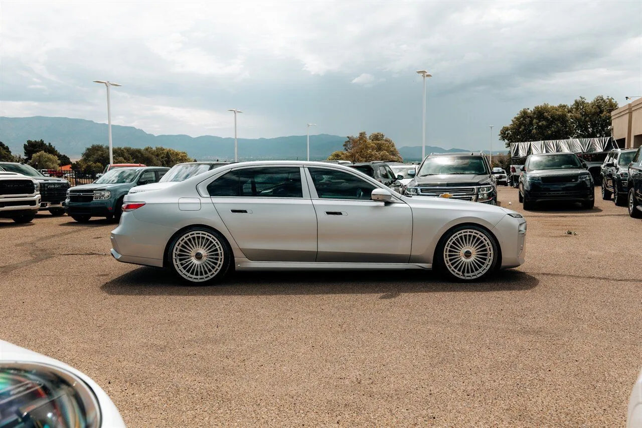 BMW 7 Series photo 8