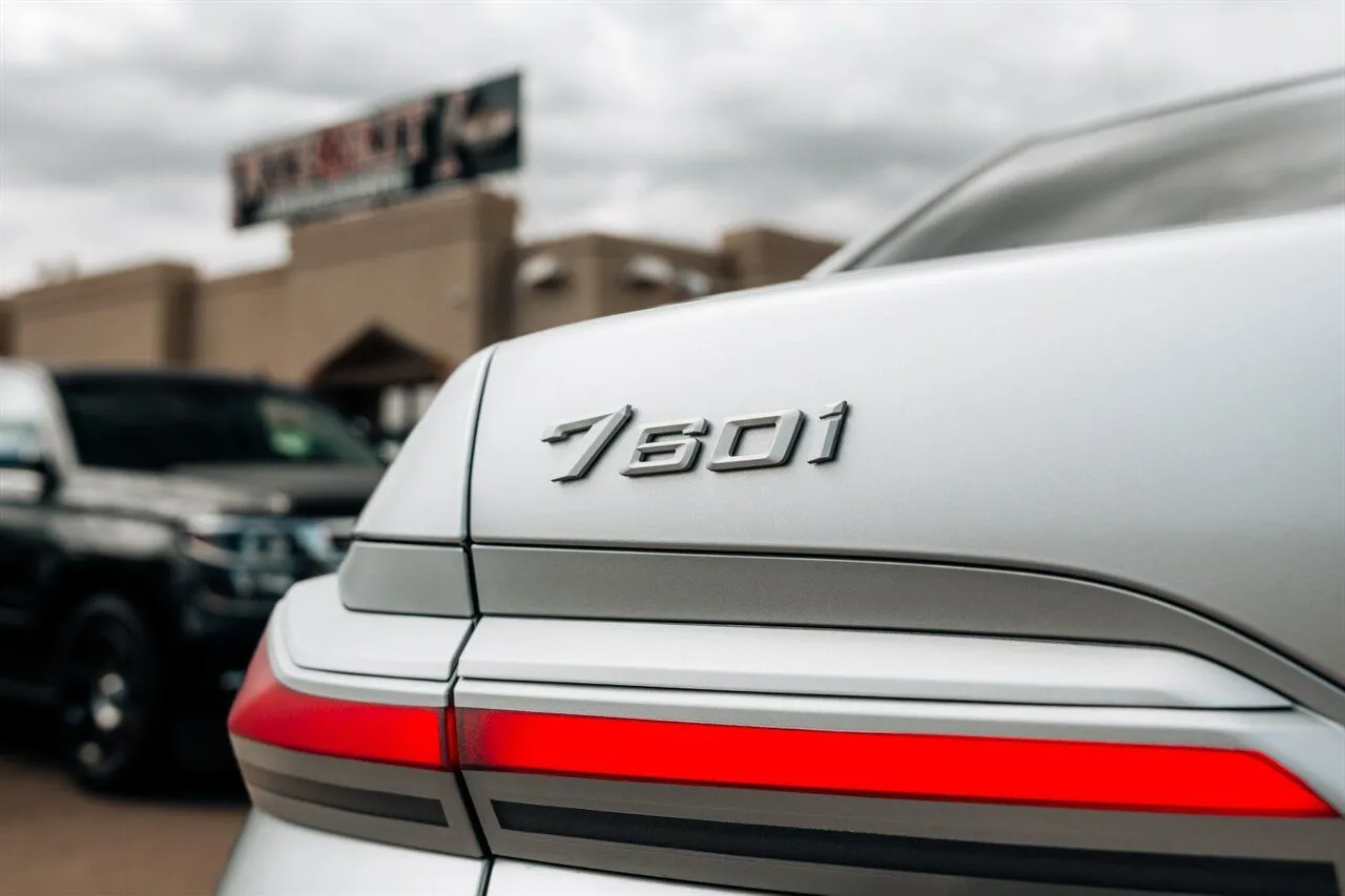 BMW 7 Series photo 16