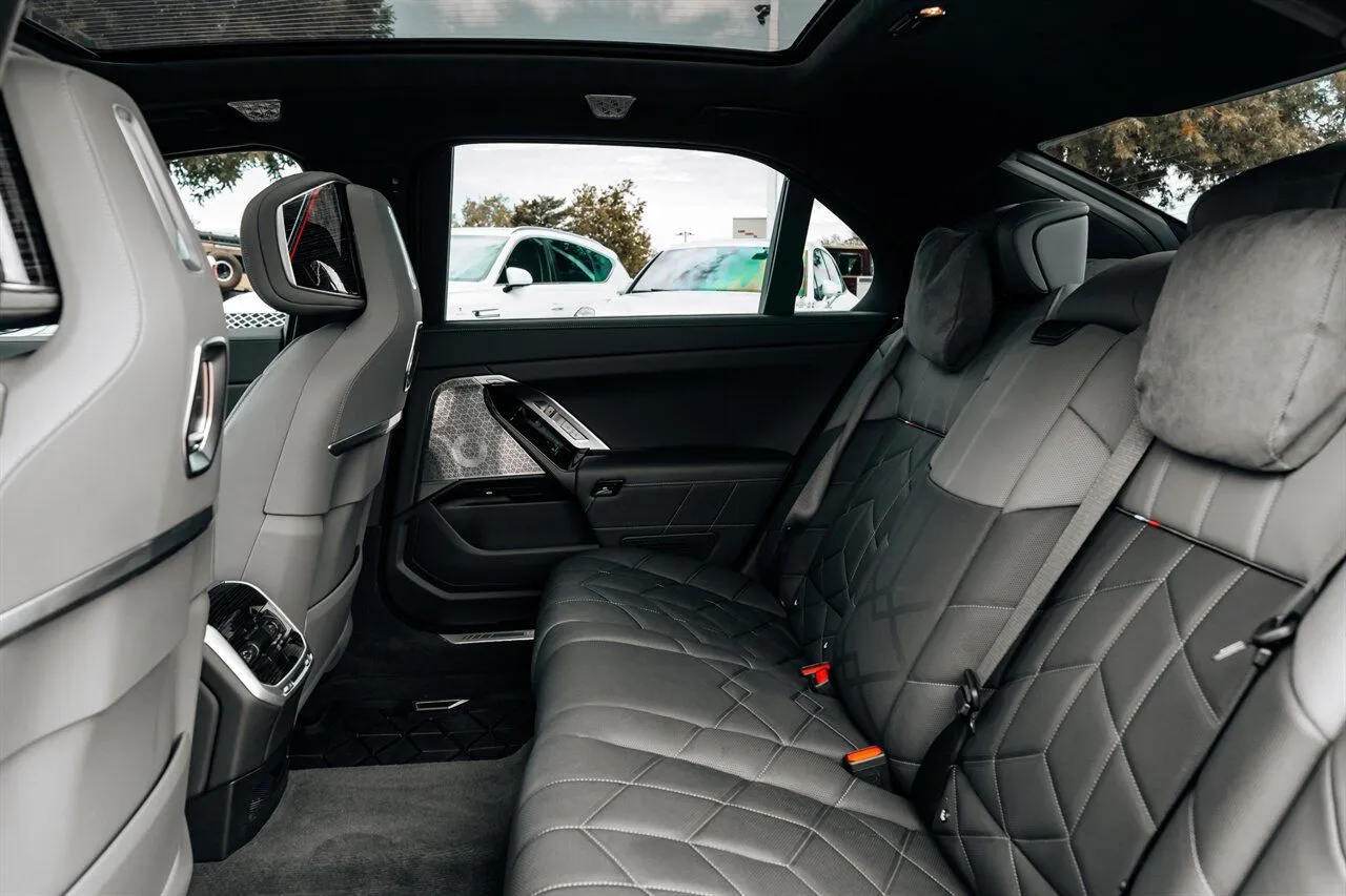 BMW 7 Series photo 42