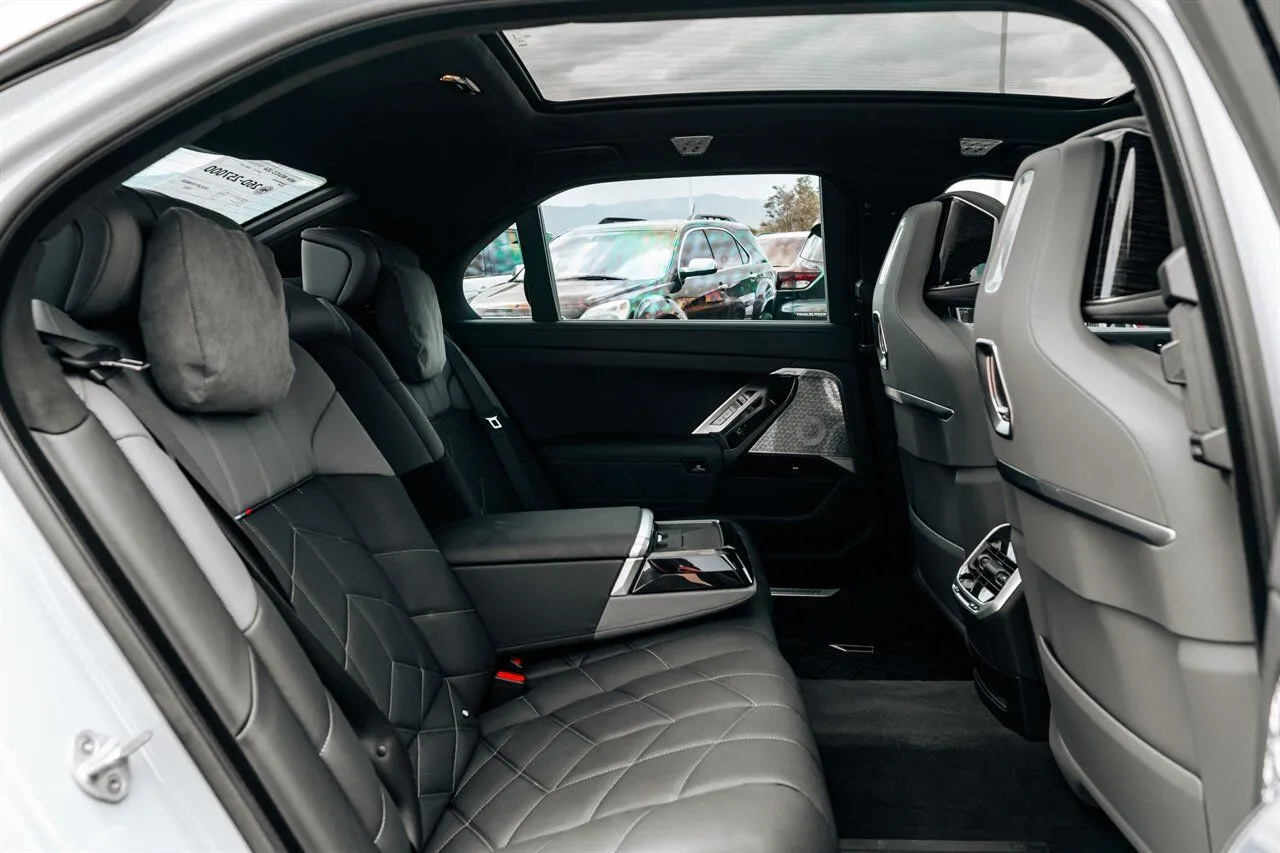 BMW 7 Series photo 51