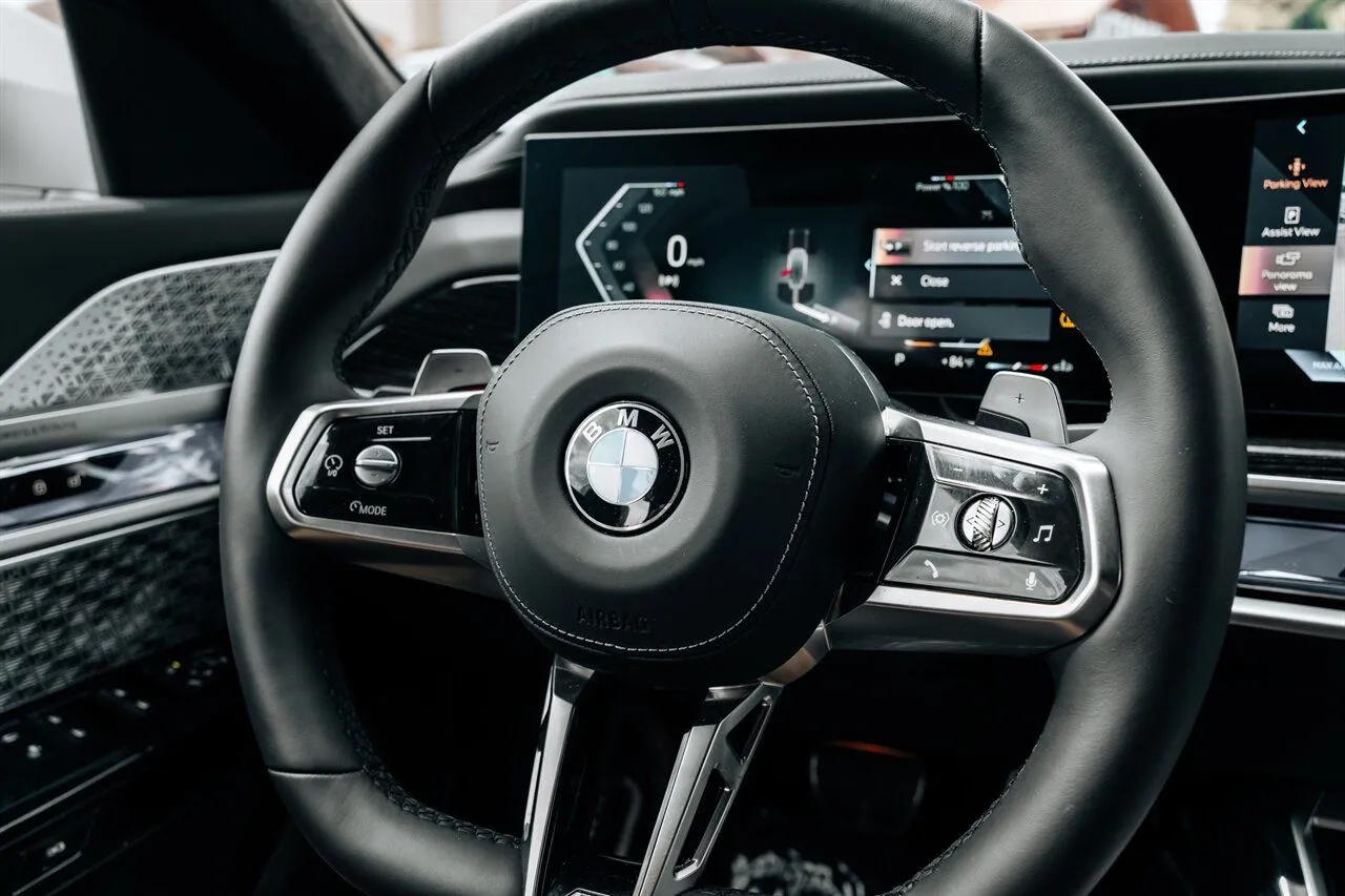BMW 7 Series photo 29