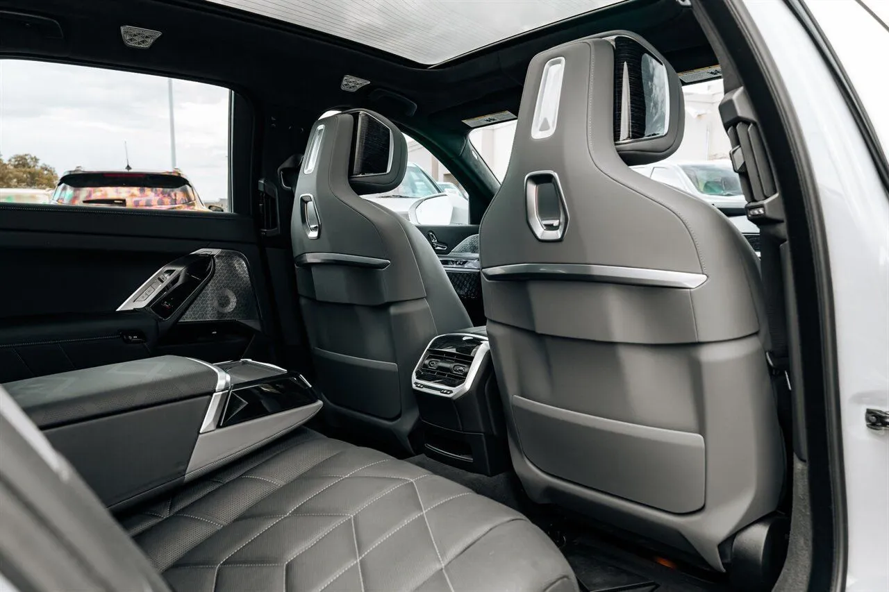 BMW 7 Series photo 50