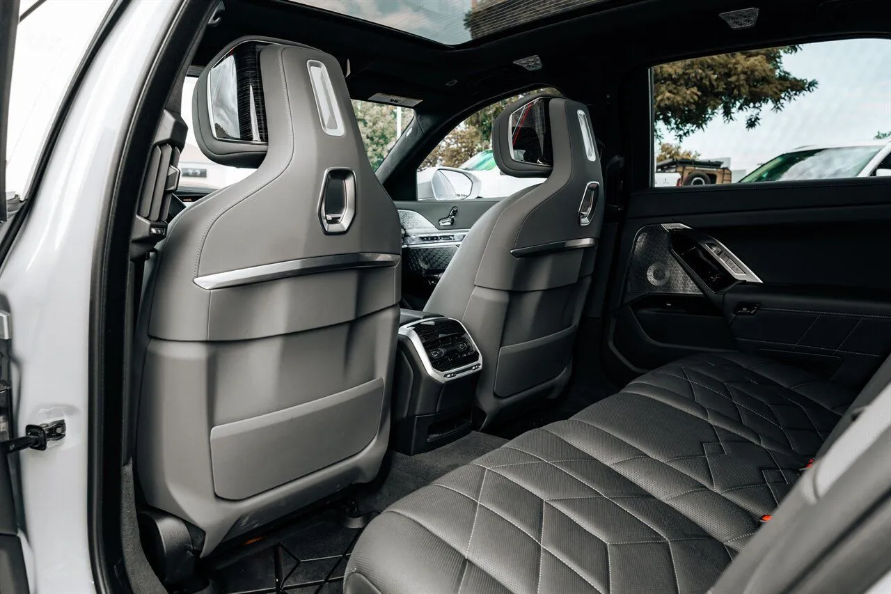 BMW 7 Series photo 41