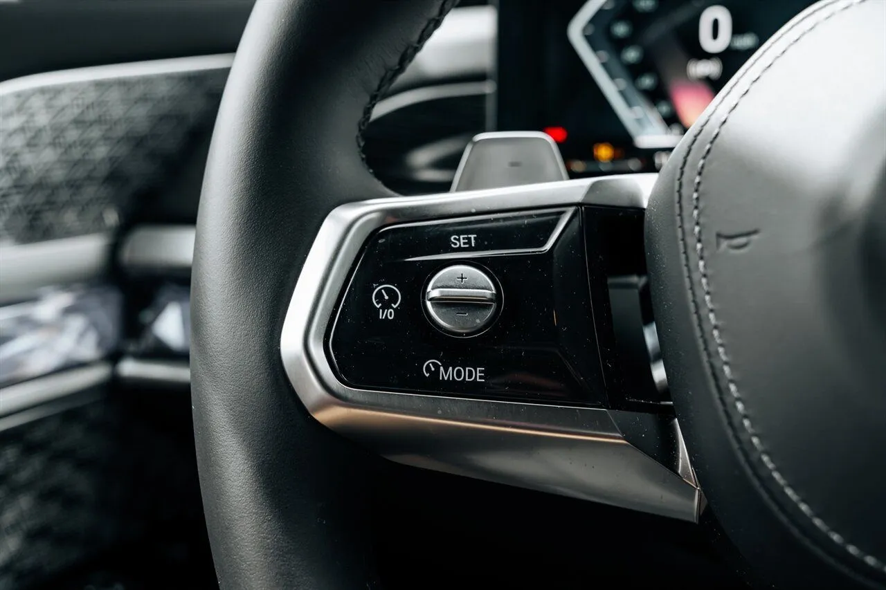 BMW 7 Series photo 30