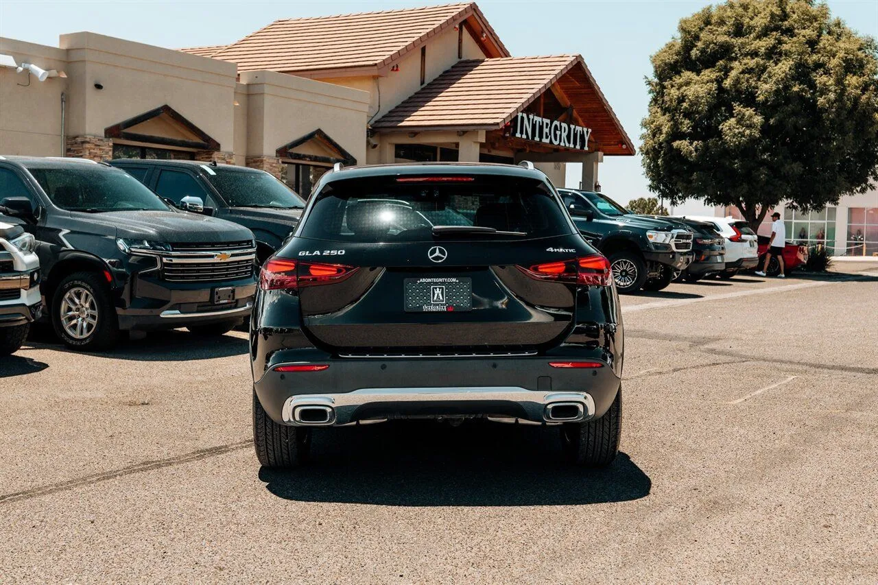 Mercedes-Benz GLA photo 6