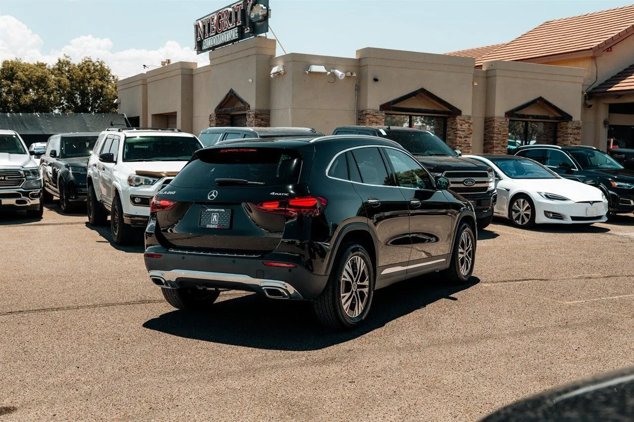Mercedes-Benz GLA photo 7