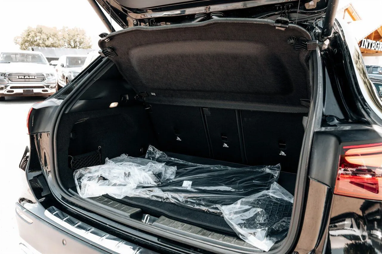 Mercedes-Benz GLA photo 45