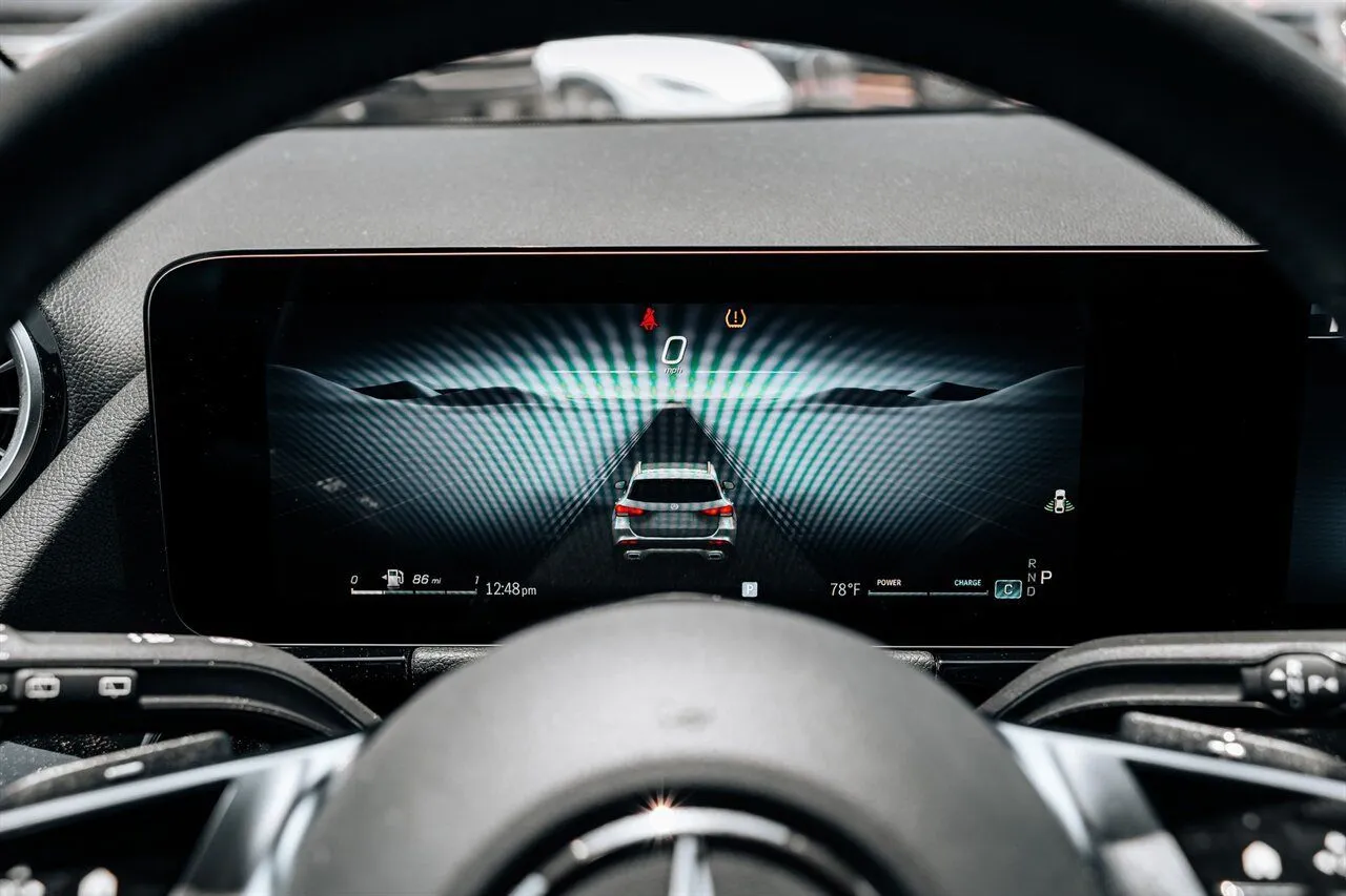 Mercedes-Benz GLA photo 30