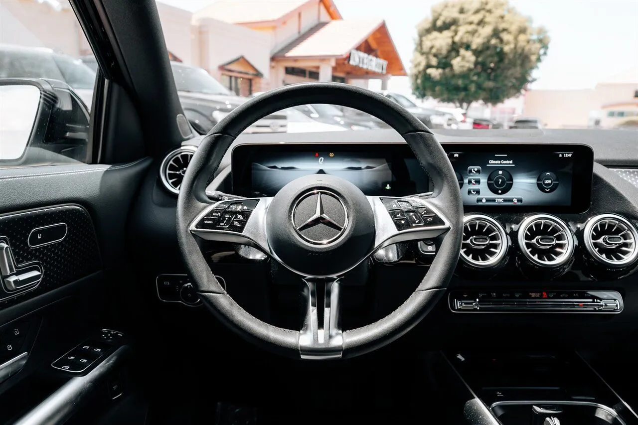 Mercedes-Benz GLA photo 25