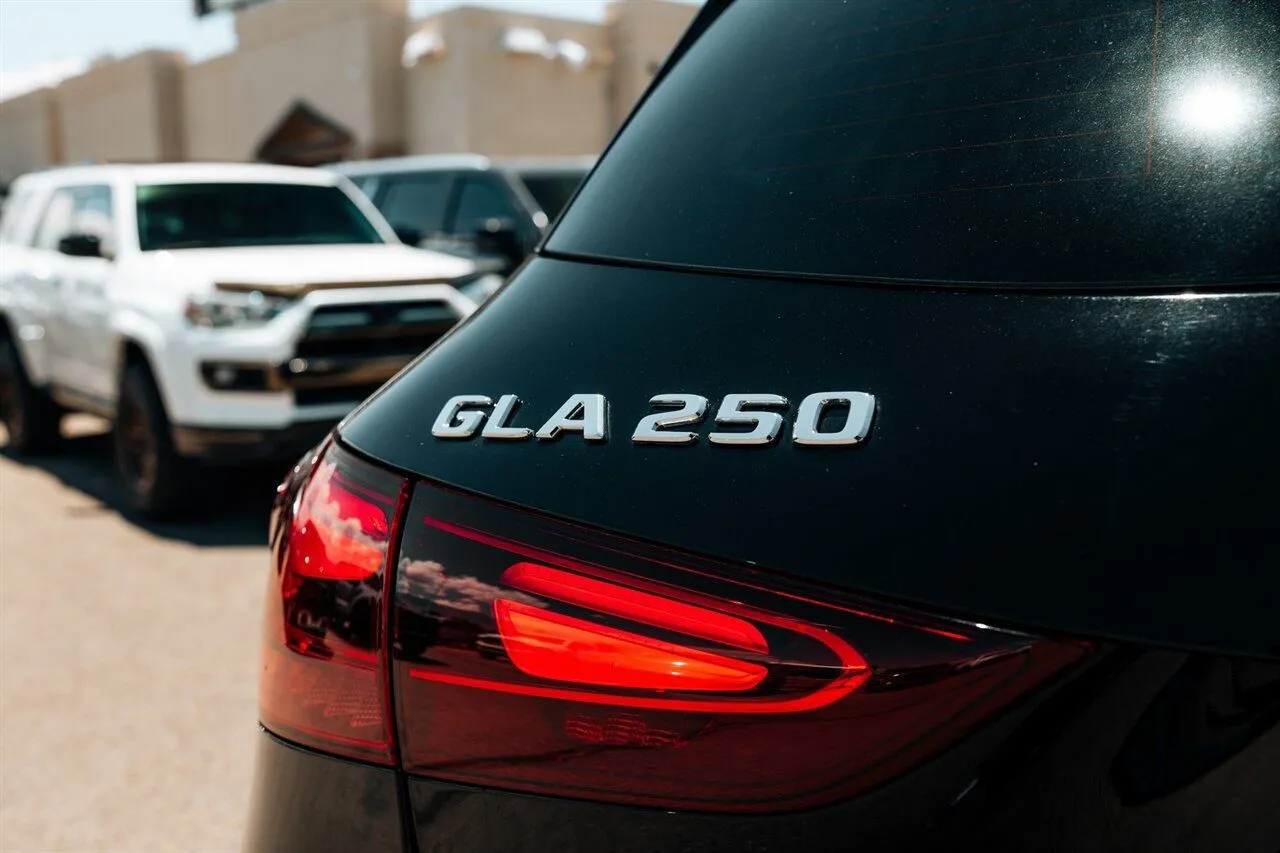 Mercedes-Benz GLA photo 15