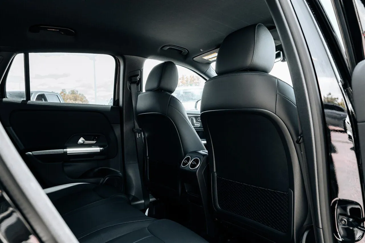 Mercedes-Benz GLA photo 46