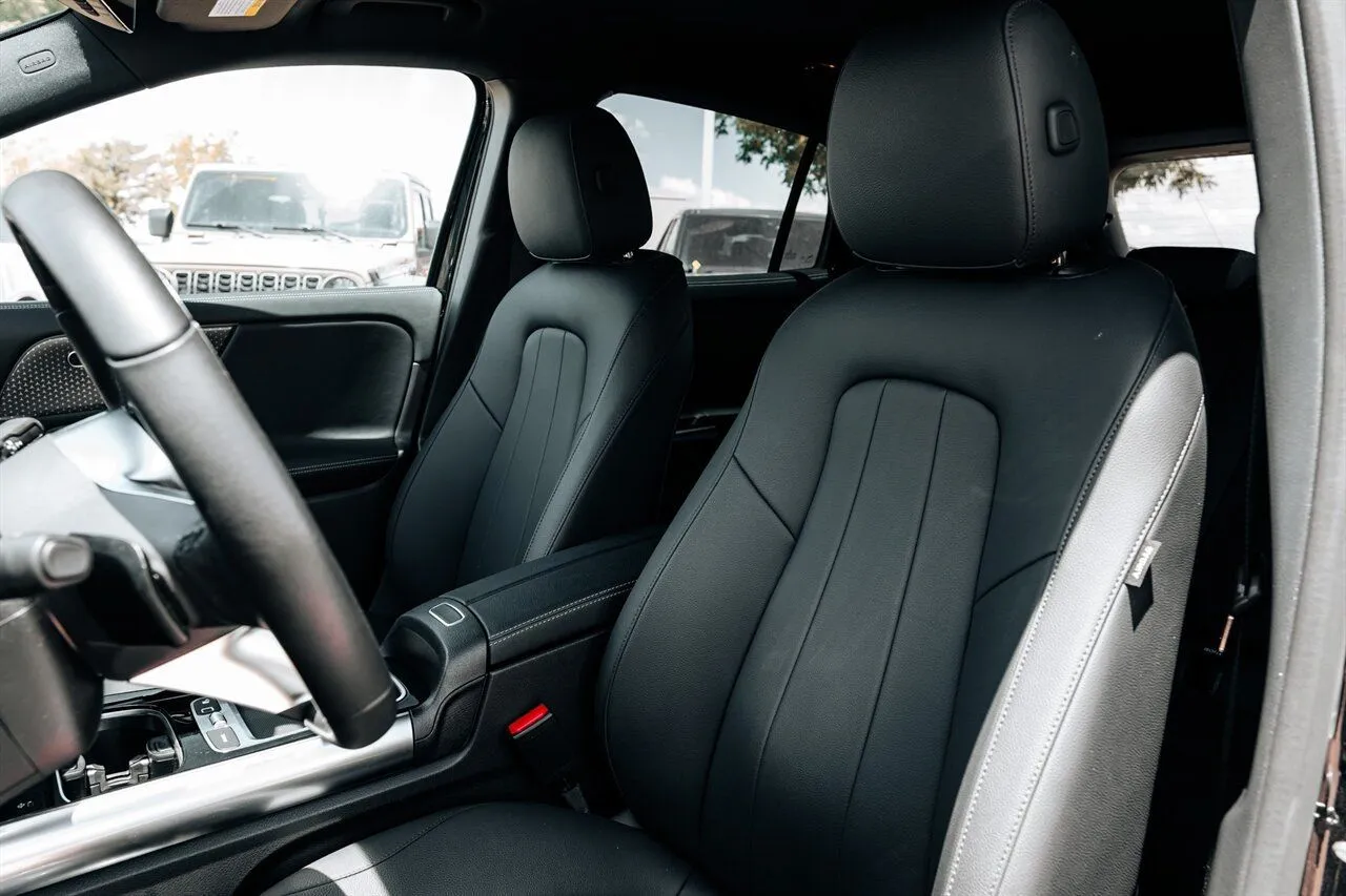Mercedes-Benz GLA photo 19