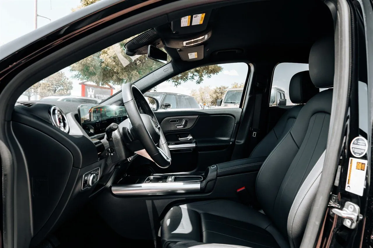 Mercedes-Benz GLA photo 18