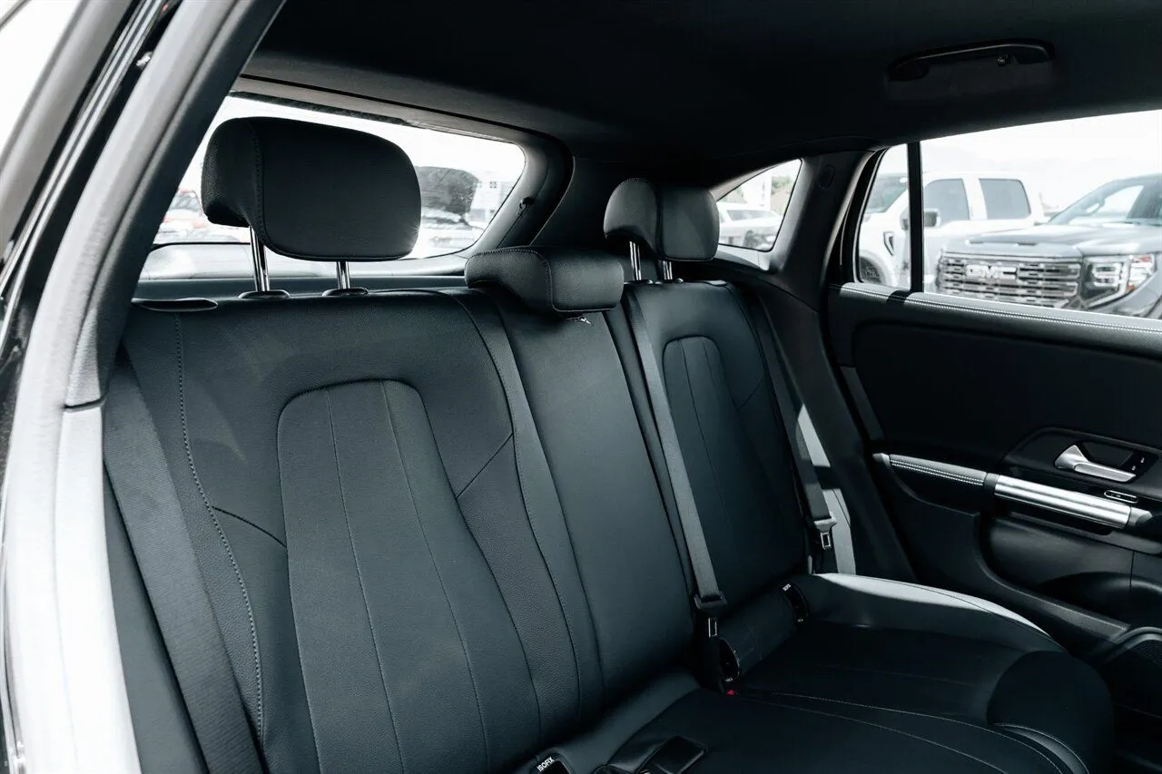Mercedes-Benz GLA photo 48