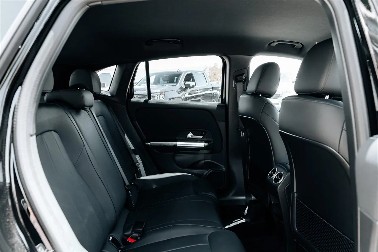 Mercedes-Benz GLA photo 47