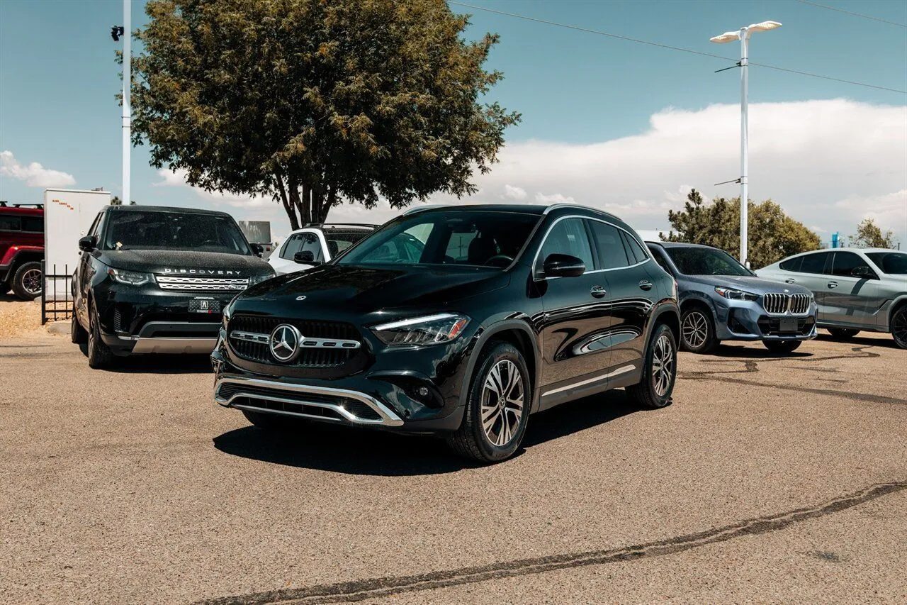Mercedes-Benz GLA photo 3