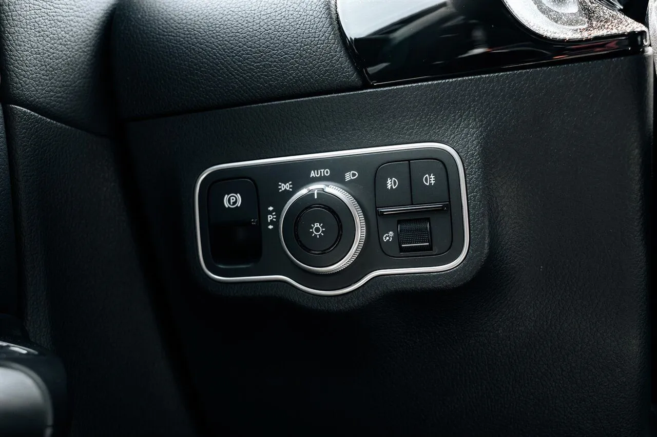 Mercedes-Benz GLA photo 28