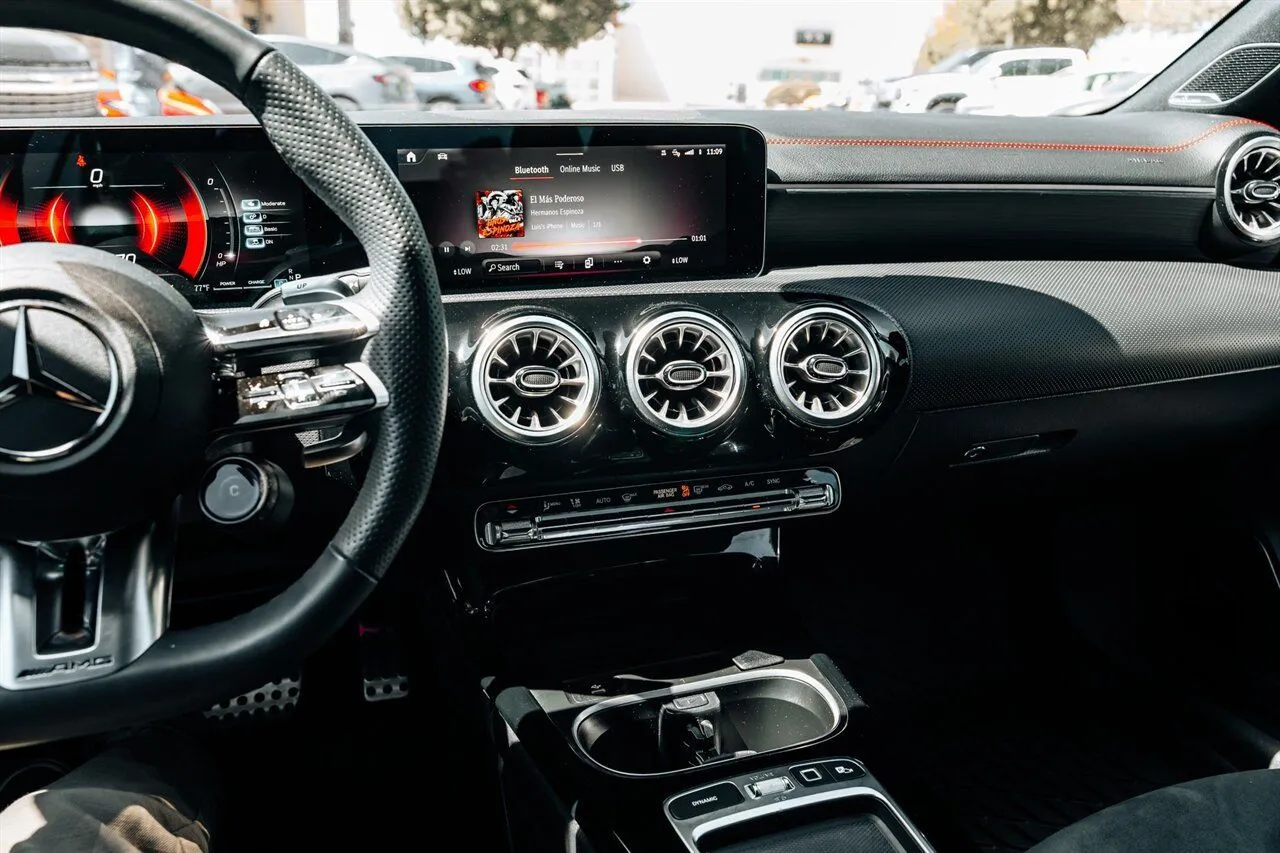 Mercedes-Benz CLA photo 41