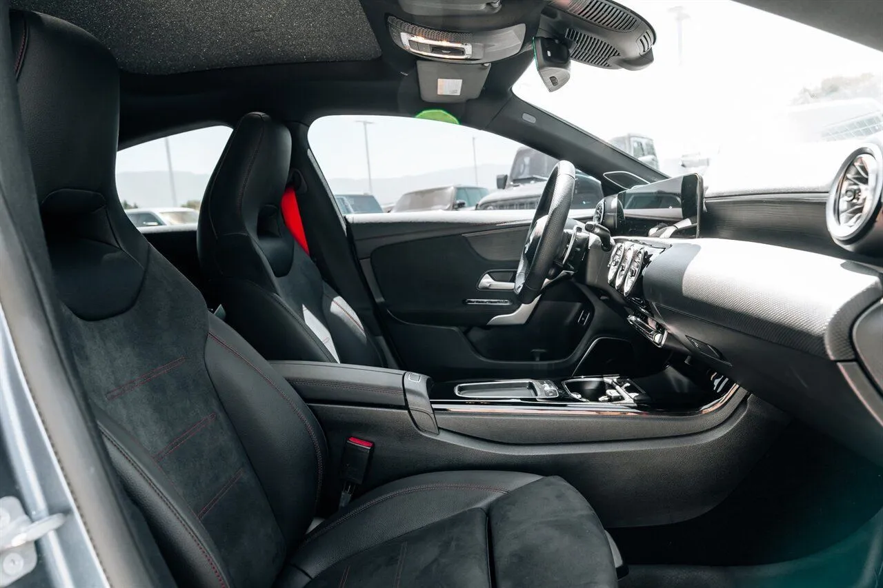 Mercedes-Benz CLA photo 56