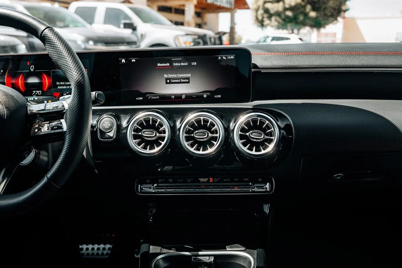 Mercedes-Benz CLA photo 28