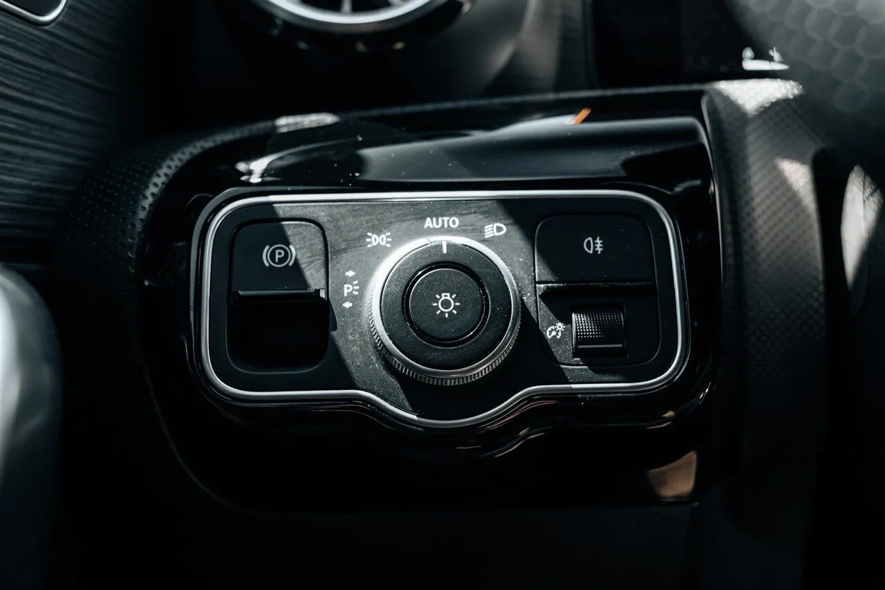Mercedes-Benz CLA photo 32