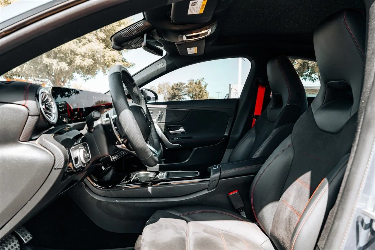 Mercedes-Benz CLA photo 22