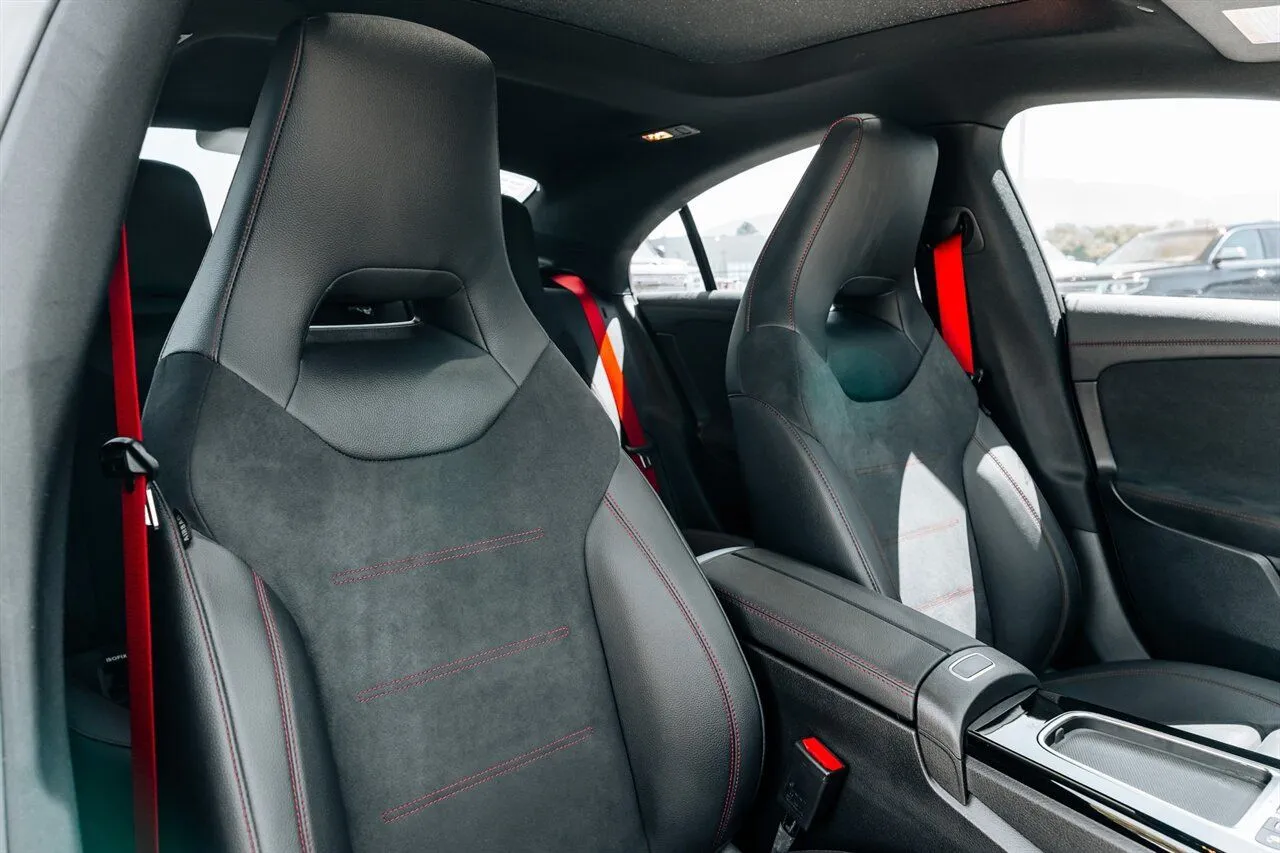 Mercedes-Benz CLA photo 57