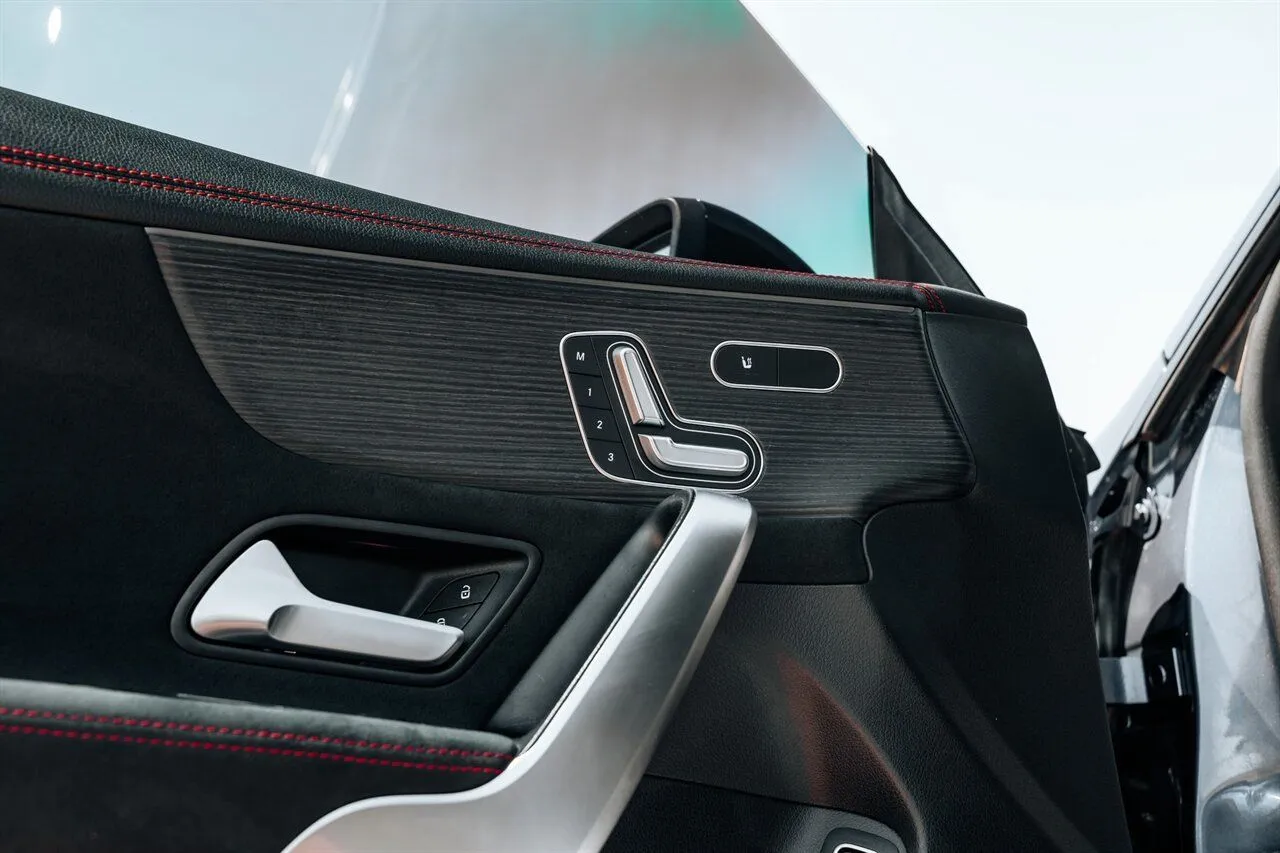 Mercedes-Benz CLA photo 25