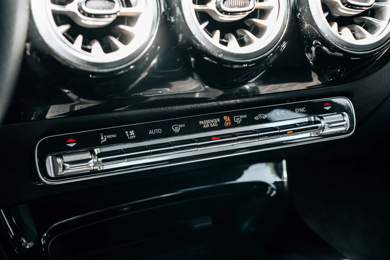 Mercedes-Benz CLA photo 38