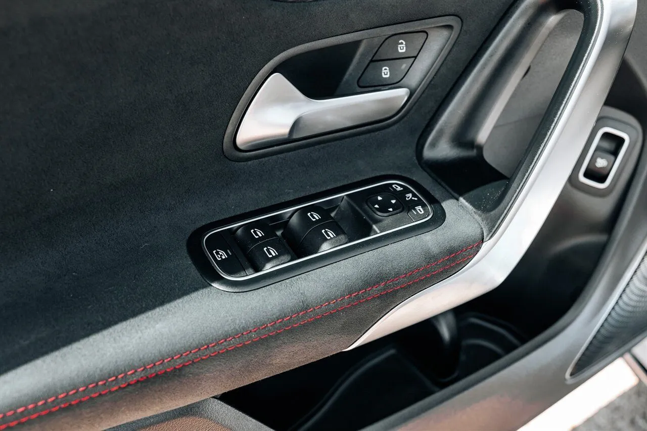 Mercedes-Benz CLA photo 24