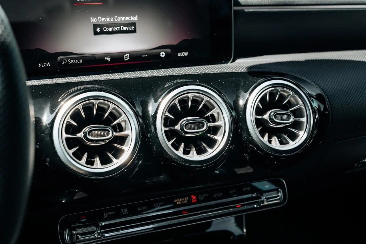 Mercedes-Benz CLA photo 37