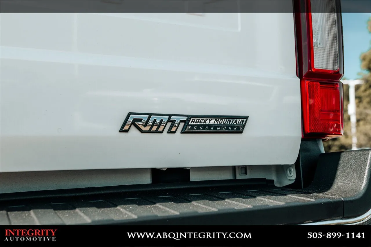 Ford F-250SD photo 16