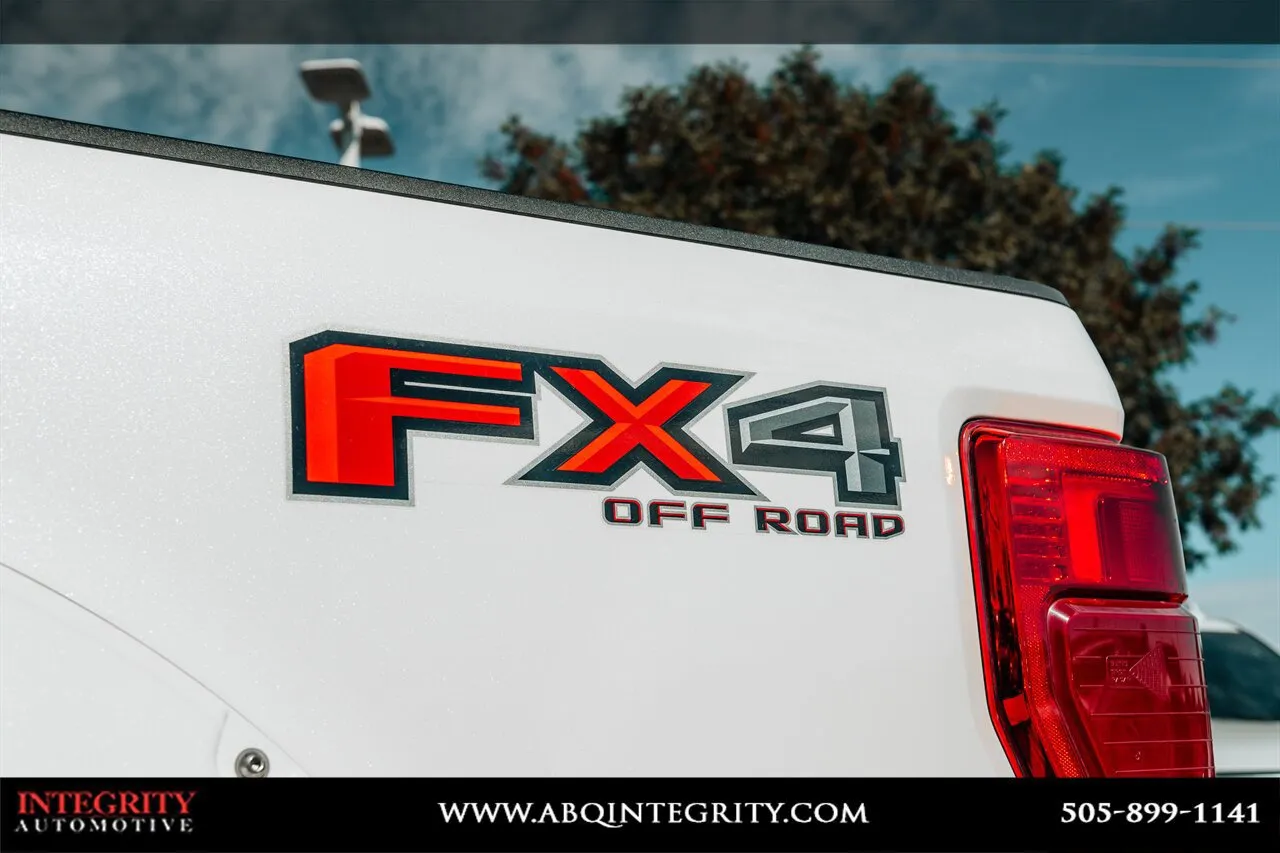 Ford F-250SD photo 18