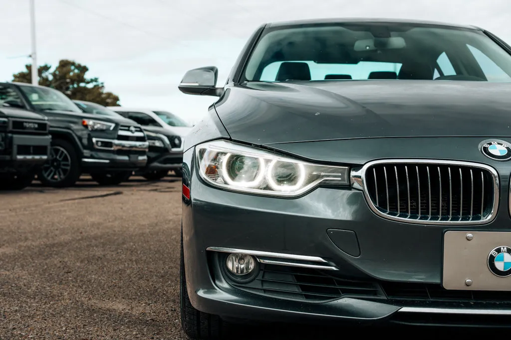 BMW 3 Series photo 9