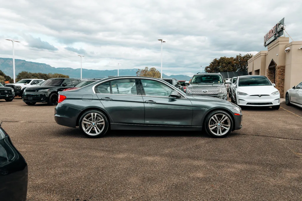 BMW 3 Series photo 8