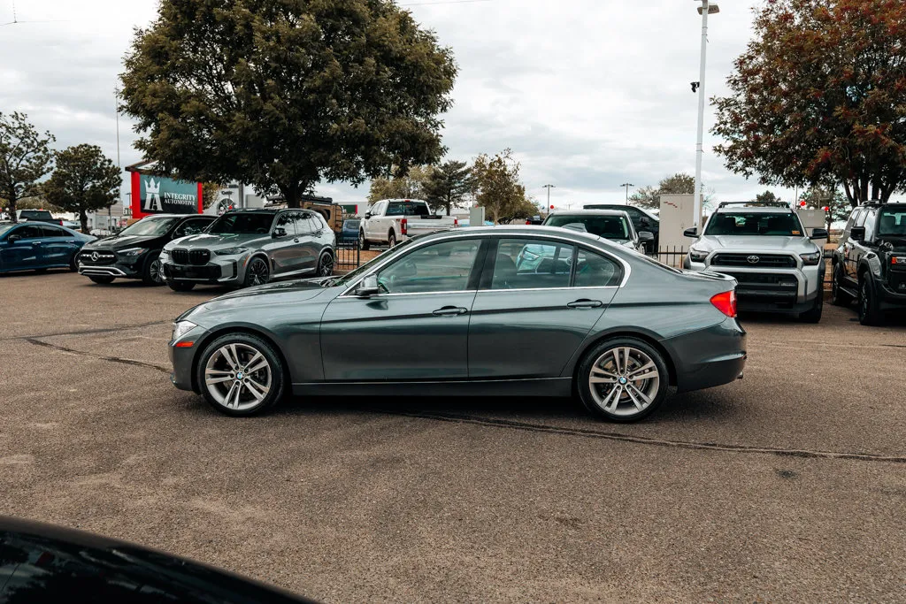 BMW 3 Series photo 4