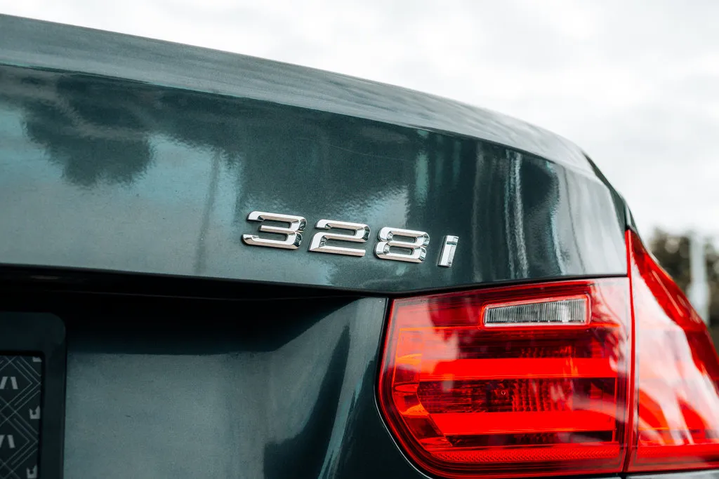 BMW 3 Series photo 14